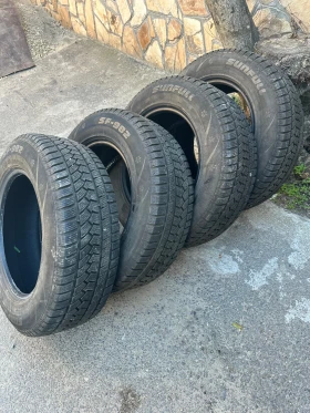 Гуми Зимни 235/65R17, снимка 4 - Гуми и джанти - 47826944