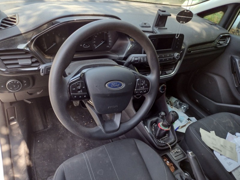 Ford Fiesta 1.1, снимка 4 - Автомобили и джипове - 44934255