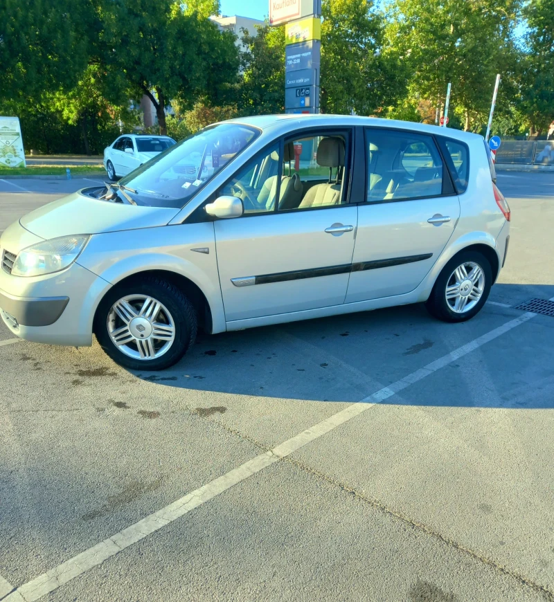 Renault Scenic 1.9 DCI, снимка 4 - Автомобили и джипове - 47653316