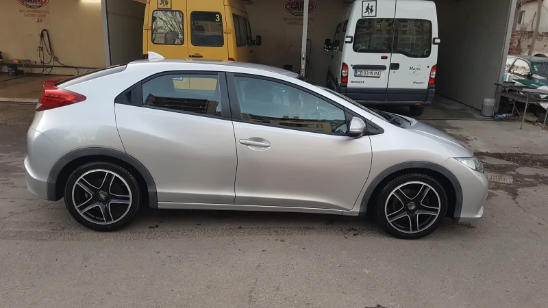 Honda Civic 1.8i KATO HOBA, снимка 4 - Автомобили и джипове - 48129794