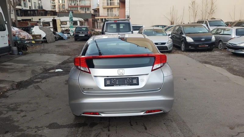 Honda Civic 1.8i KATO HOBA, снимка 3 - Автомобили и джипове - 48129794