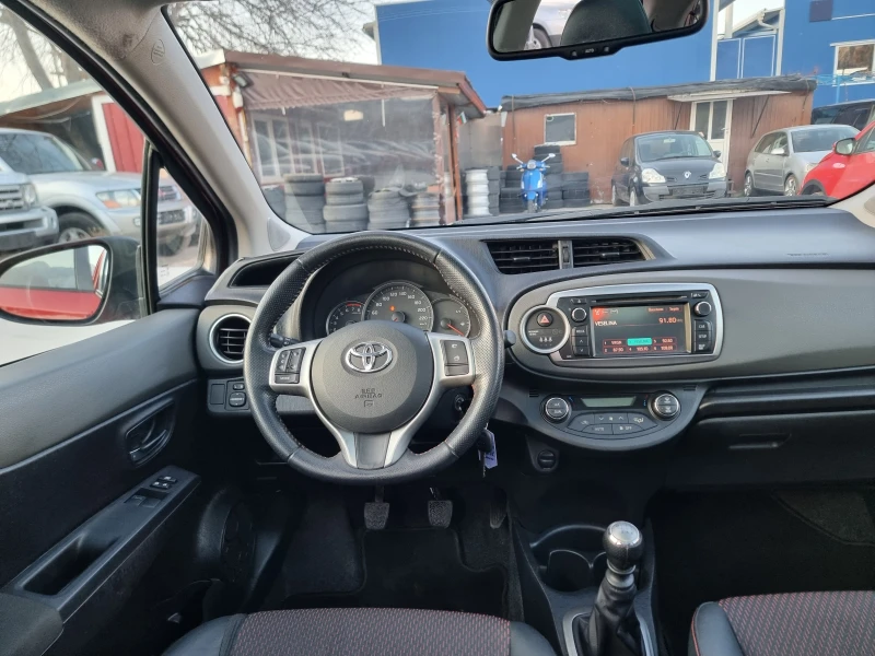 Toyota Yaris 1.3I , снимка 12 - Автомобили и джипове - 49063352