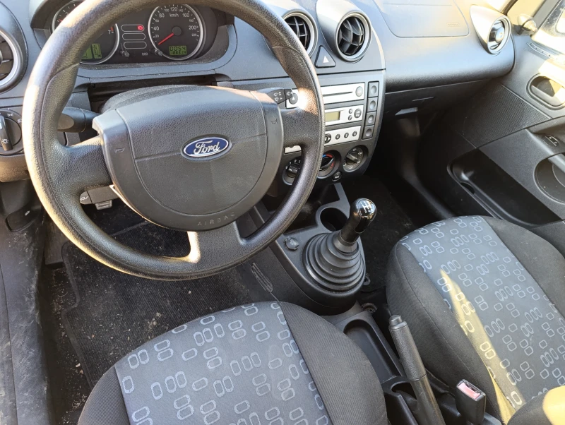 Ford Fiesta 1.3i klima, снимка 6 - Автомобили и джипове - 49564465