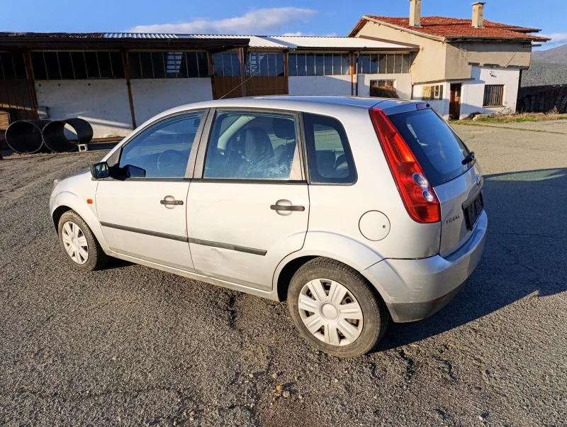 Ford Fiesta 1.3i klima, снимка 2 - Автомобили и джипове - 49564465