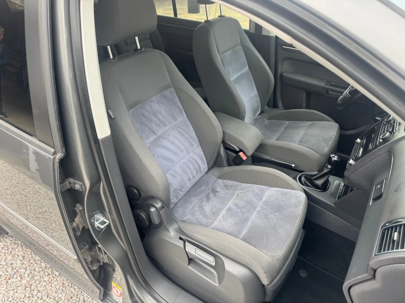 VW Touran 2.0TDI* HI-LINE* 7м* КАТО НОВА* 6sk* LIZING, снимка 9 - Автомобили и джипове - 52001411