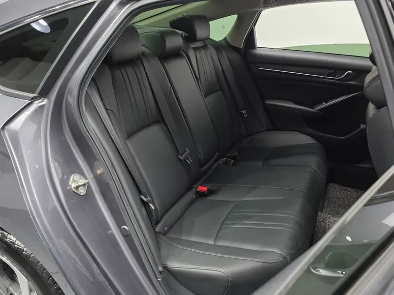 Honda Accord 1.5 Turbo, снимка 12 - Автомобили и джипове - 55815007