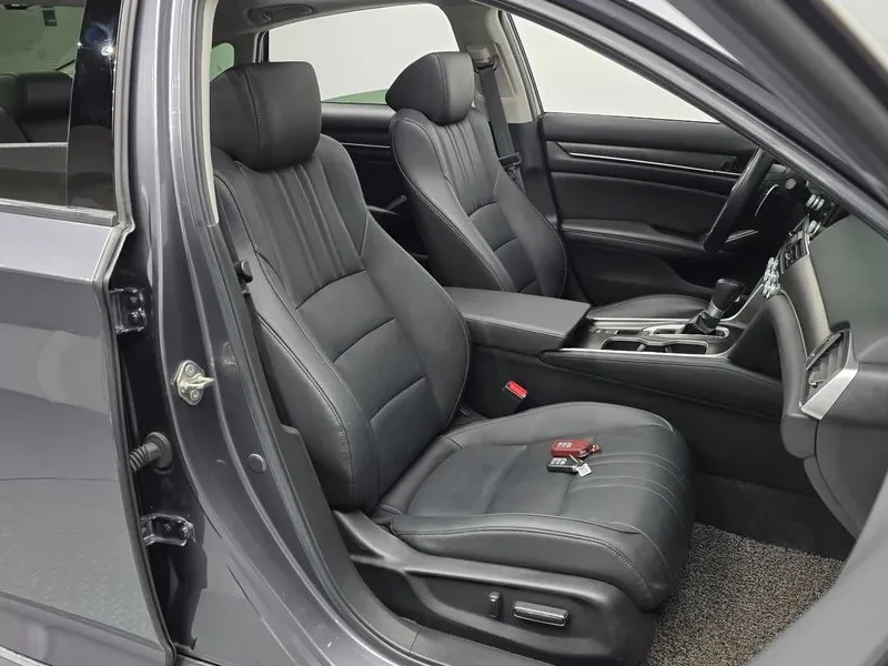 Honda Accord 1.5 Turbo, снимка 10 - Автомобили и джипове - 55815007