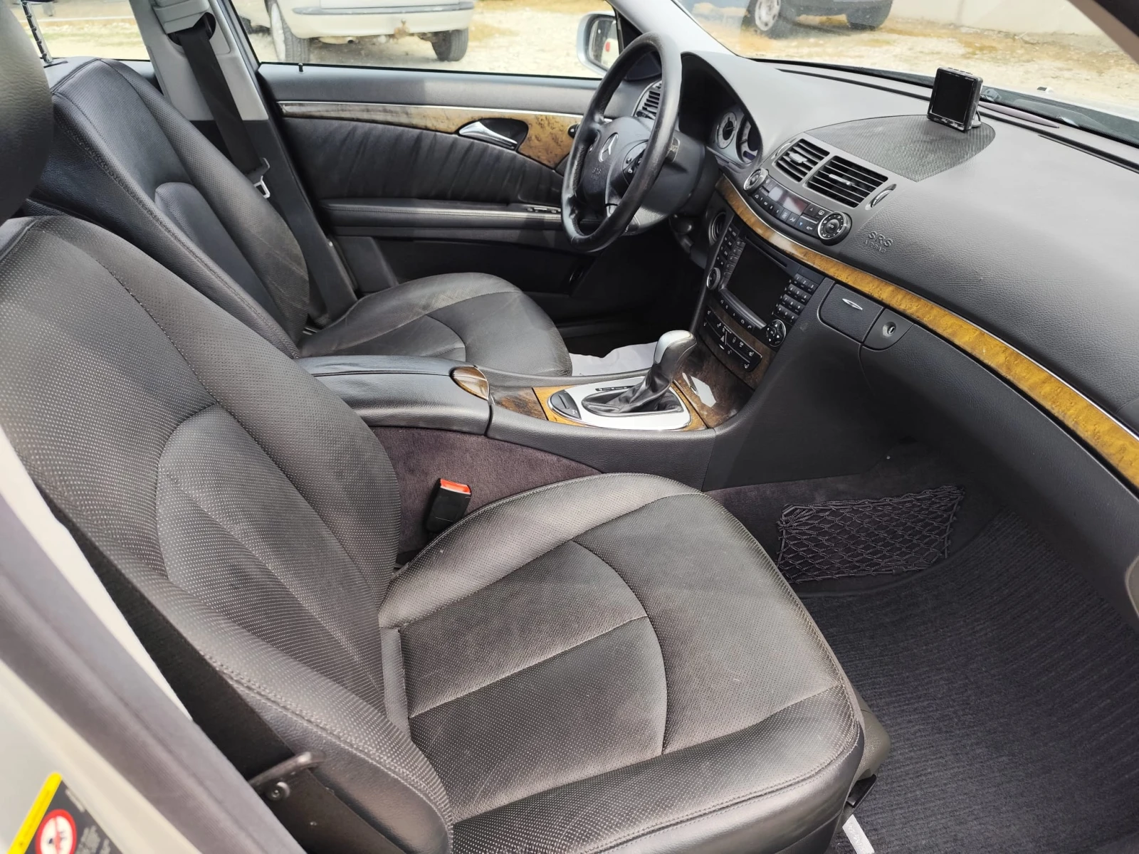 Mercedes-Benz E 280 3.2cdi-avangarde-Италия | Mobile.bg — изображение 11