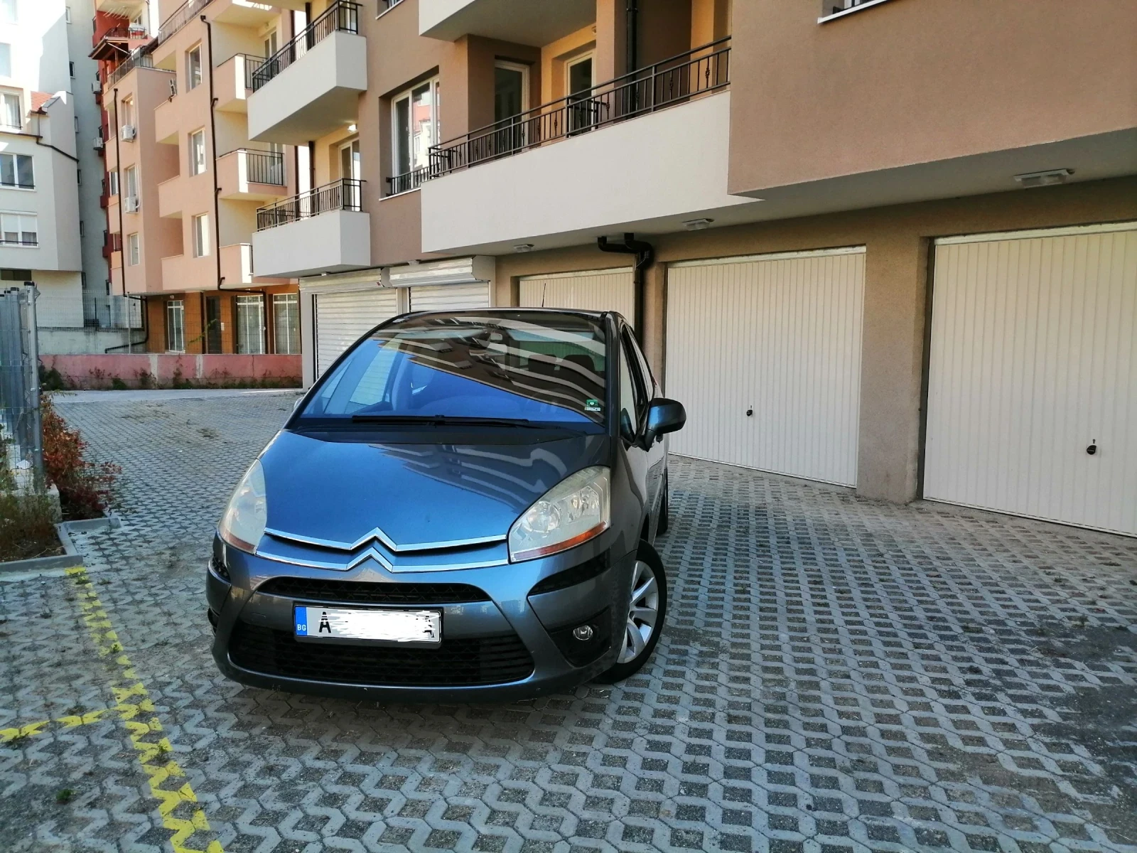 Citroen C4 Picasso 1.8 125 к.с.Газ Landi Renzo - изображение 2