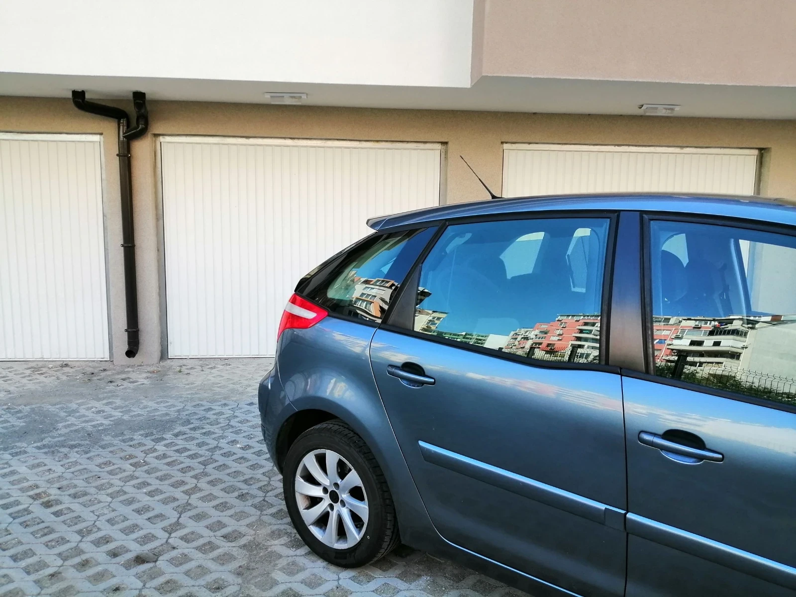 Citroen C4 Picasso 1.8 125 к.с.Газ Landi Renzo - изображение 3