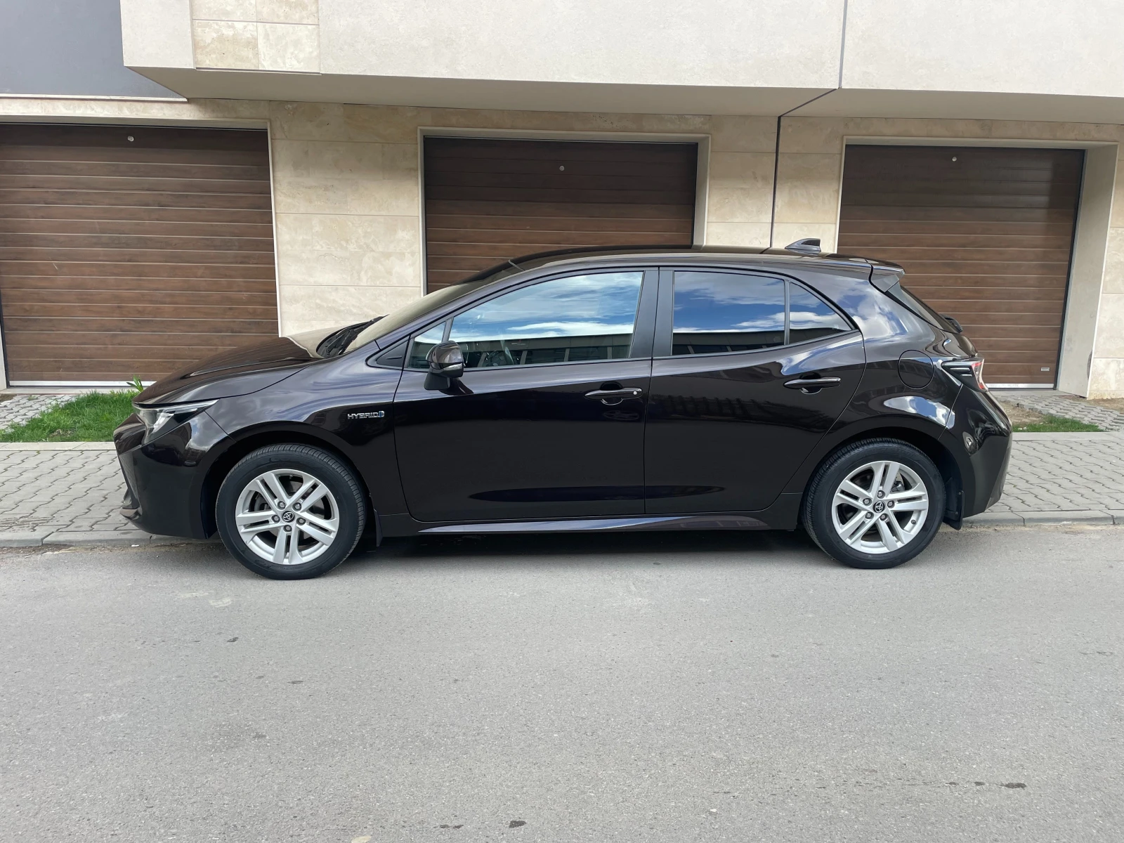 Toyota Corolla 1.8 Hybrid e-CVT Executive - в ГАРАНЦИЯ - изображение 5
