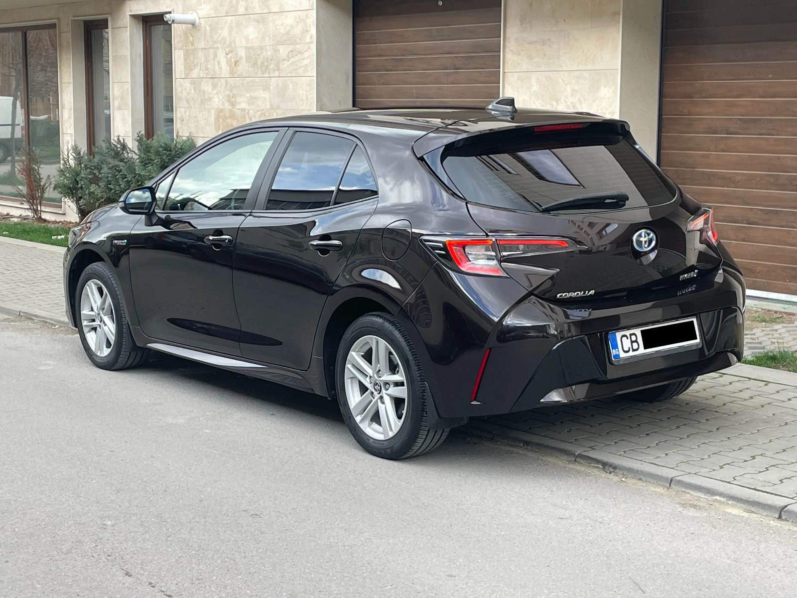 Toyota Corolla 1.8 Hybrid e-CVT Executive - в ГАРАНЦИЯ - изображение 4