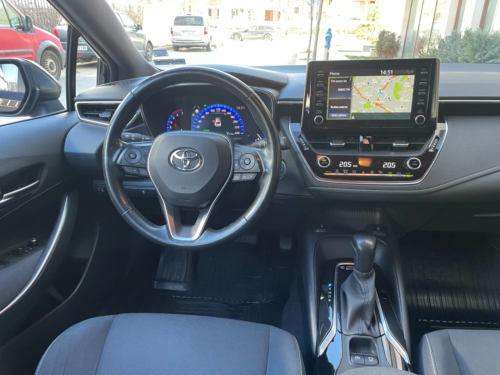Toyota Corolla 1.8 Hybrid e-CVT Executive - в ГАРАНЦИЯ - изображение 8