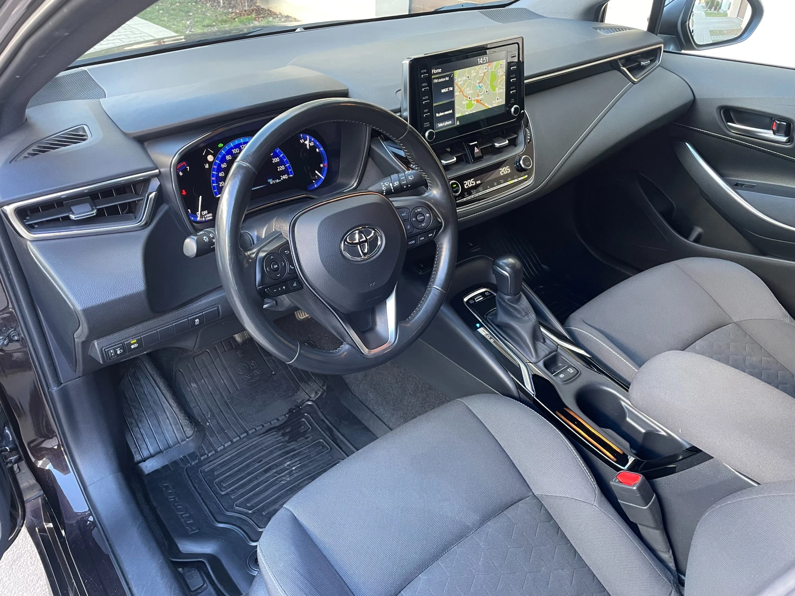 Toyota Corolla 1.8 Hybrid e-CVT Executive - в ГАРАНЦИЯ - изображение 7