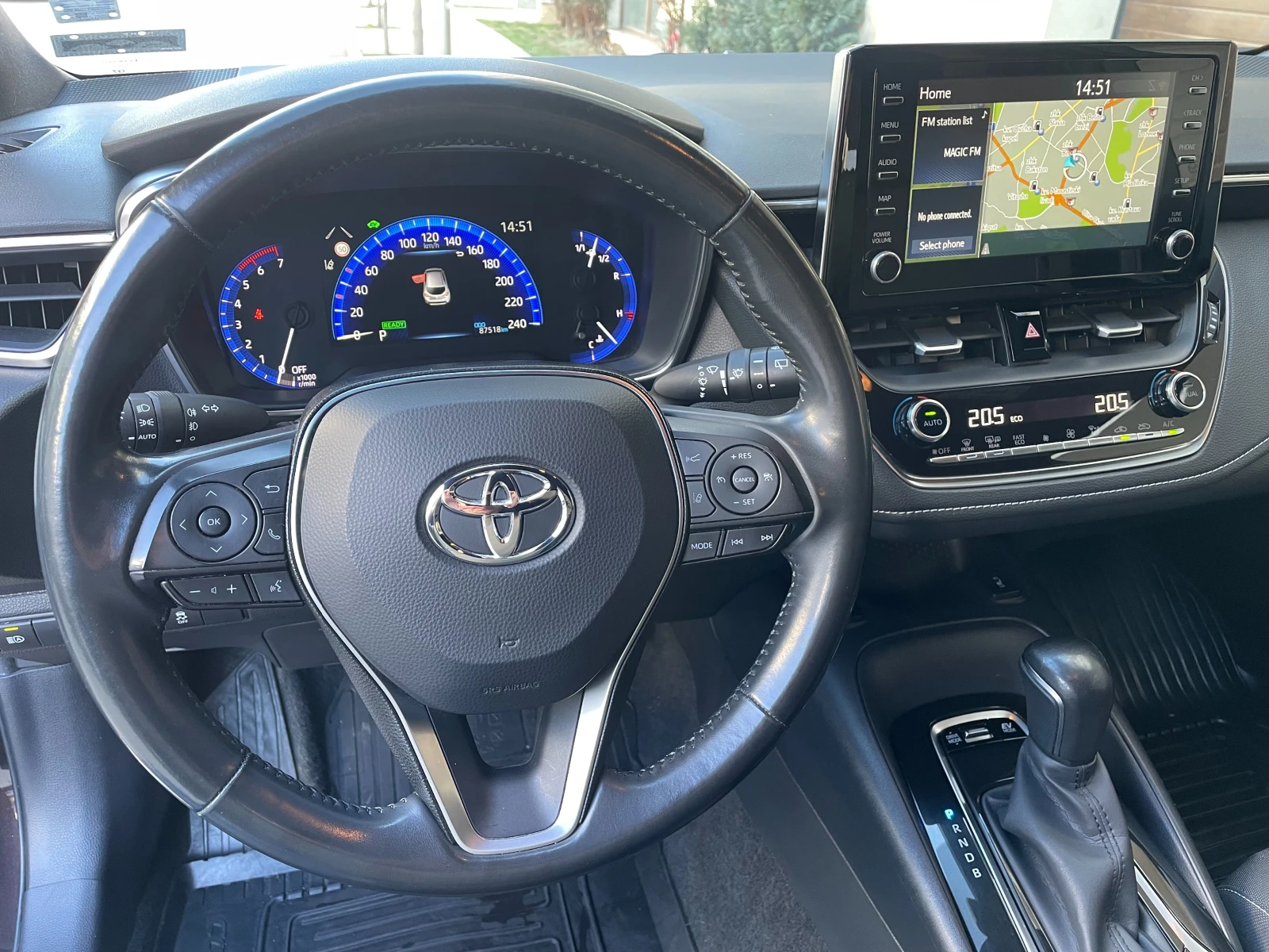 Toyota Corolla 1.8 Hybrid e-CVT Executive - в ГАРАНЦИЯ - изображение 9