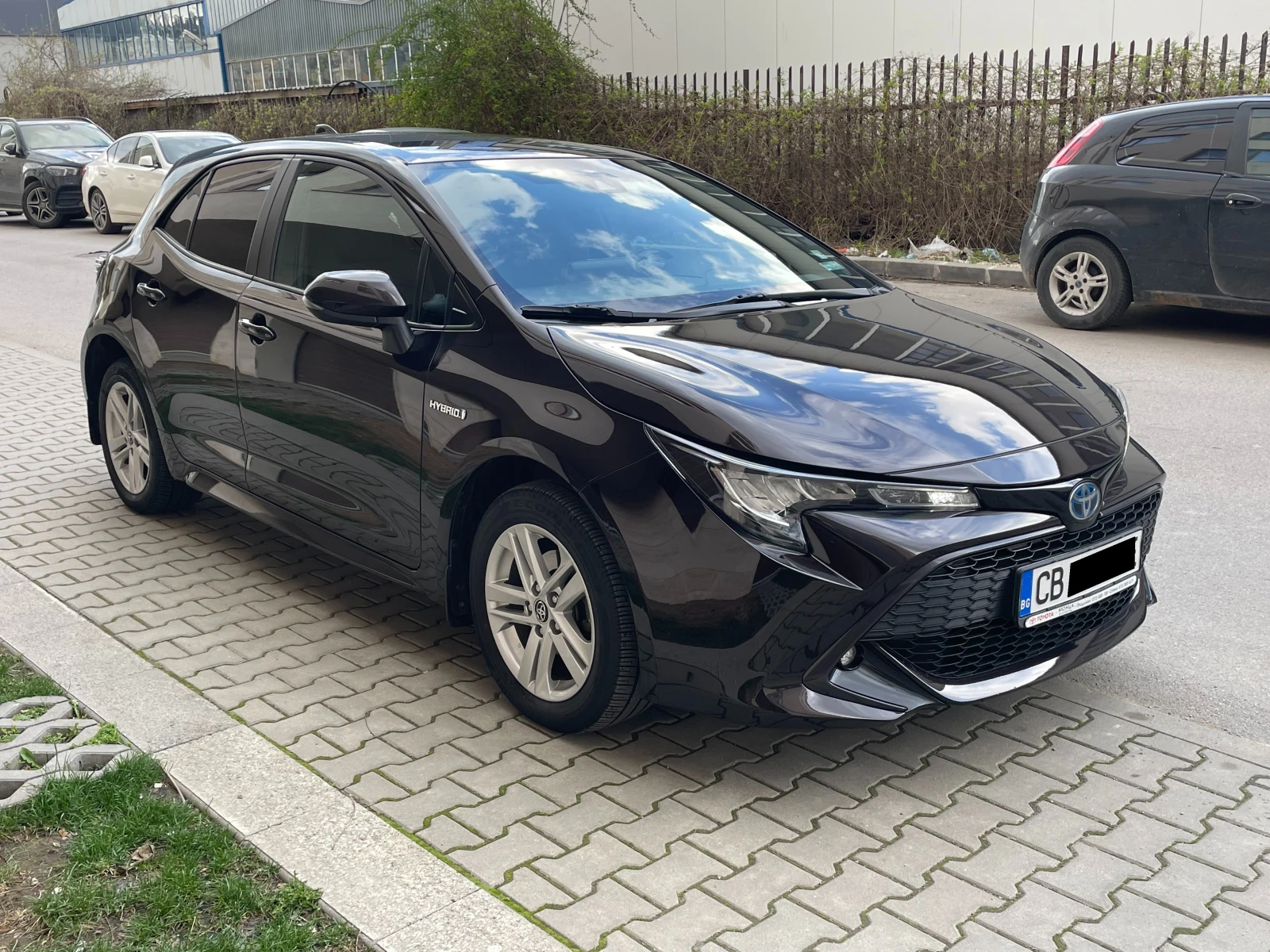 Toyota Corolla 1.8 Hybrid e-CVT Executive - в ГАРАНЦИЯ - изображение 2