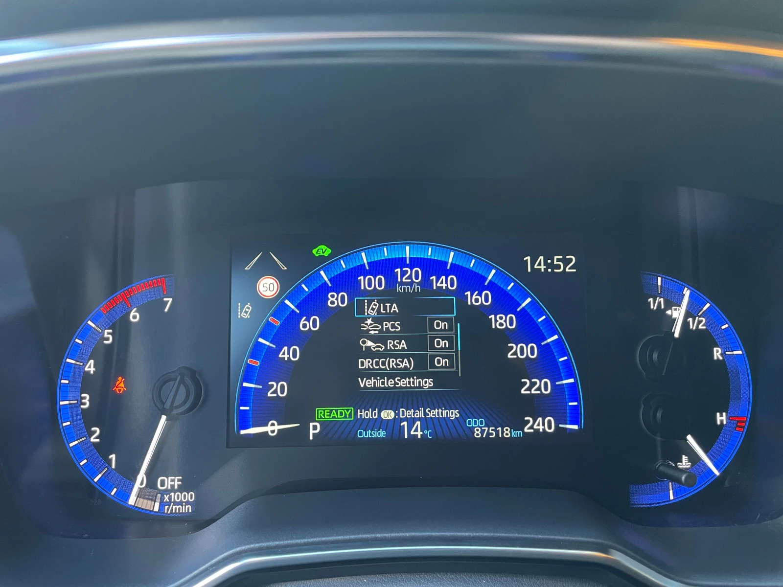 Toyota Corolla 1.8 Hybrid e-CVT Executive - в ГАРАНЦИЯ - изображение 10
