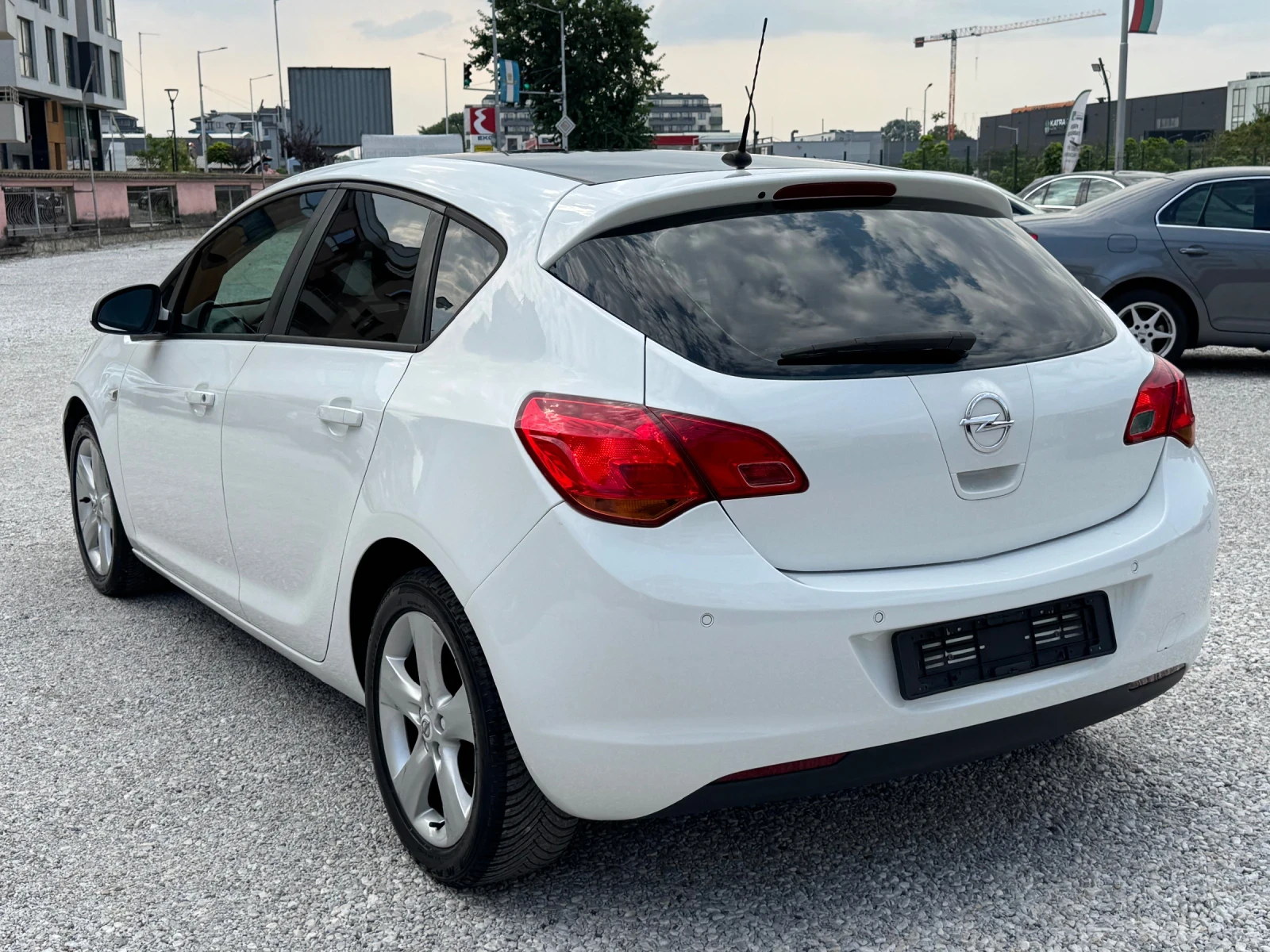 Opel Astra 1.4i Design Edition* ГАЗОВ ИНЖ* EURO 5 - изображение 9