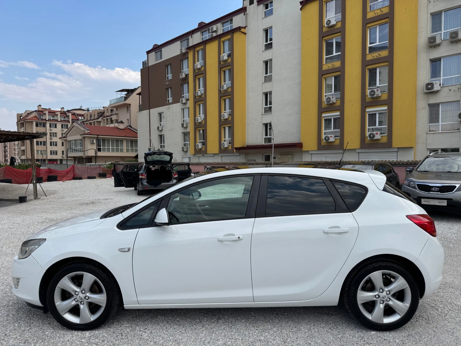 Opel Astra 1.4i Design Edition* ГАЗОВ ИНЖ* EURO 5 - изображение 5