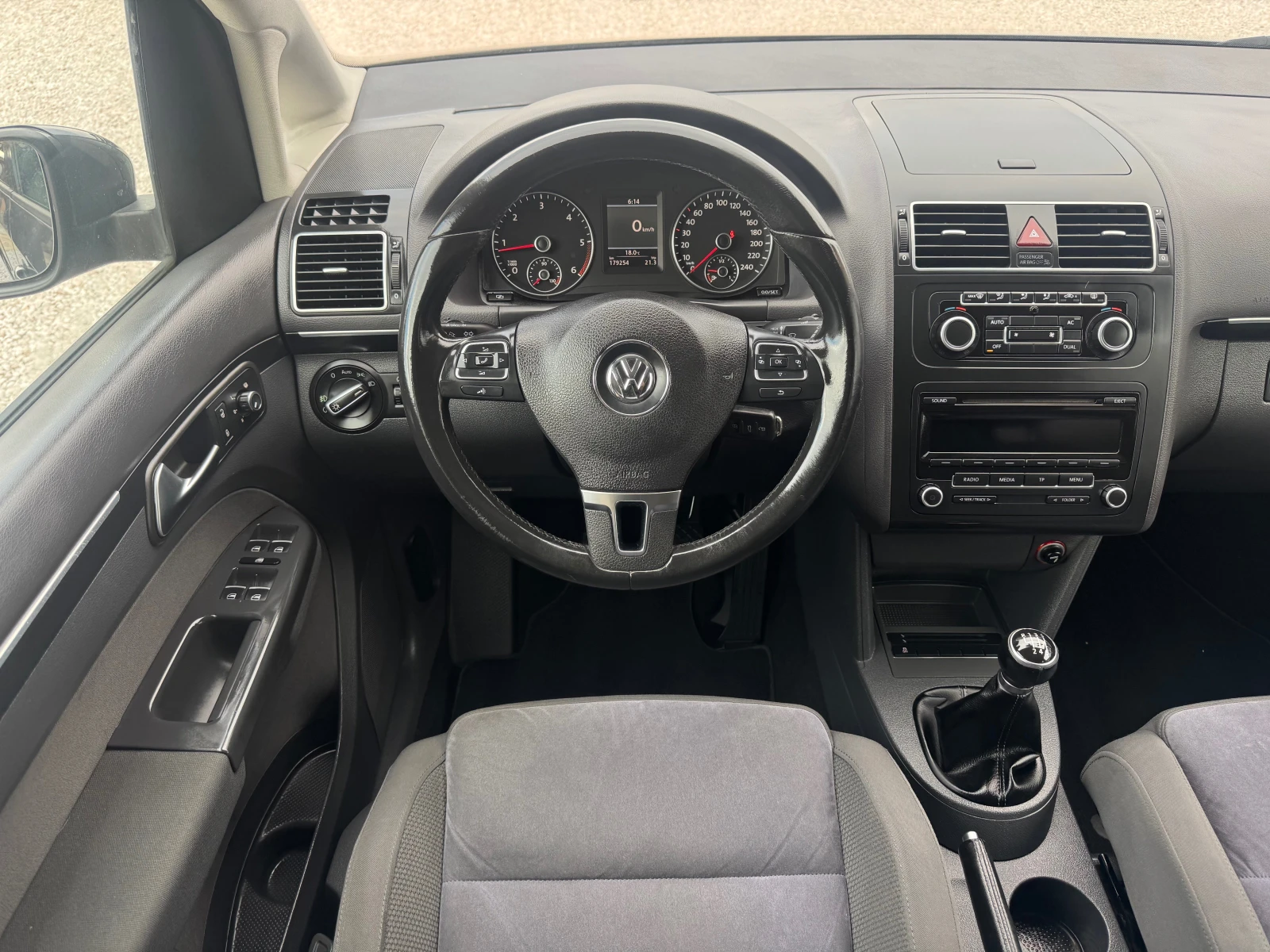 VW Touran 2.0TDI* HI-LINE* 7м* КАТО НОВА* 6sk* LIZING - изображение 3