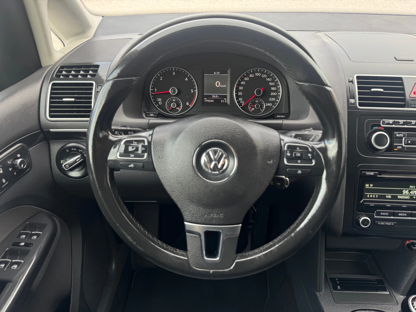 VW Touran 2.0TDI* HI-LINE* 7м* КАТО НОВА* 6sk* LIZING - изображение 6