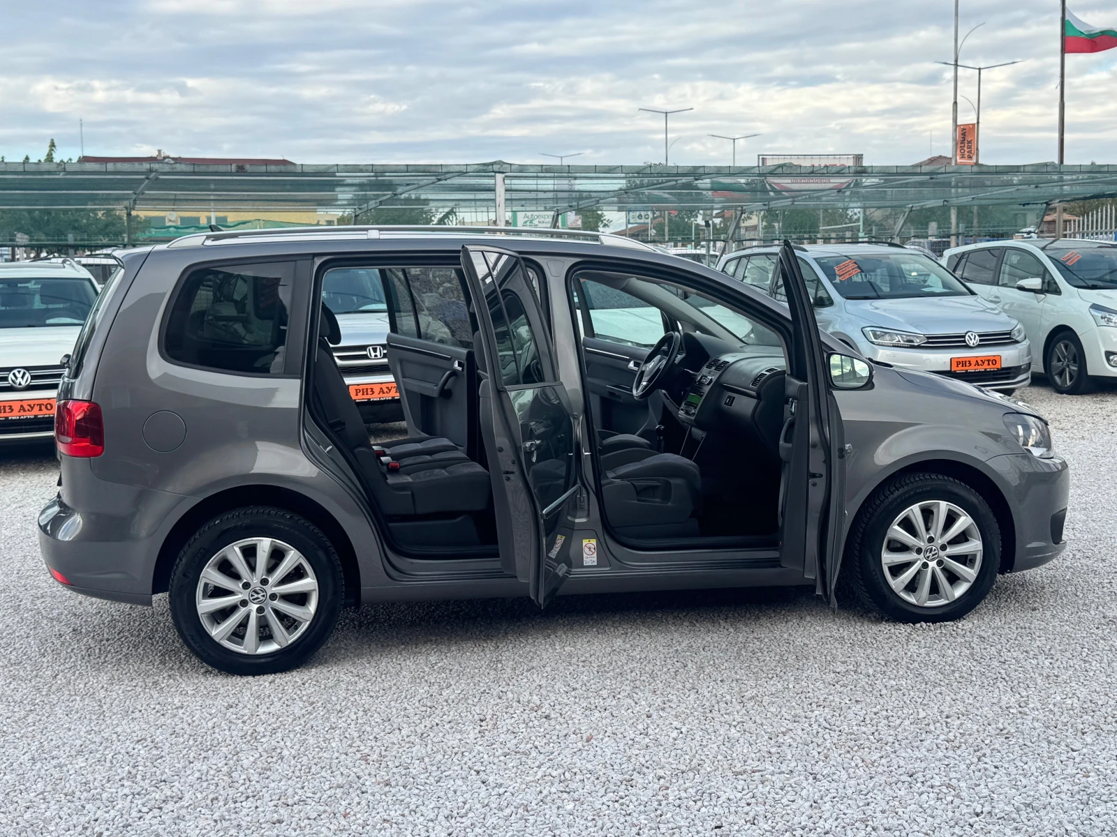 VW Touran 2.0TDI* HI-LINE* 7м* КАТО НОВА* 6sk* LIZING - изображение 7