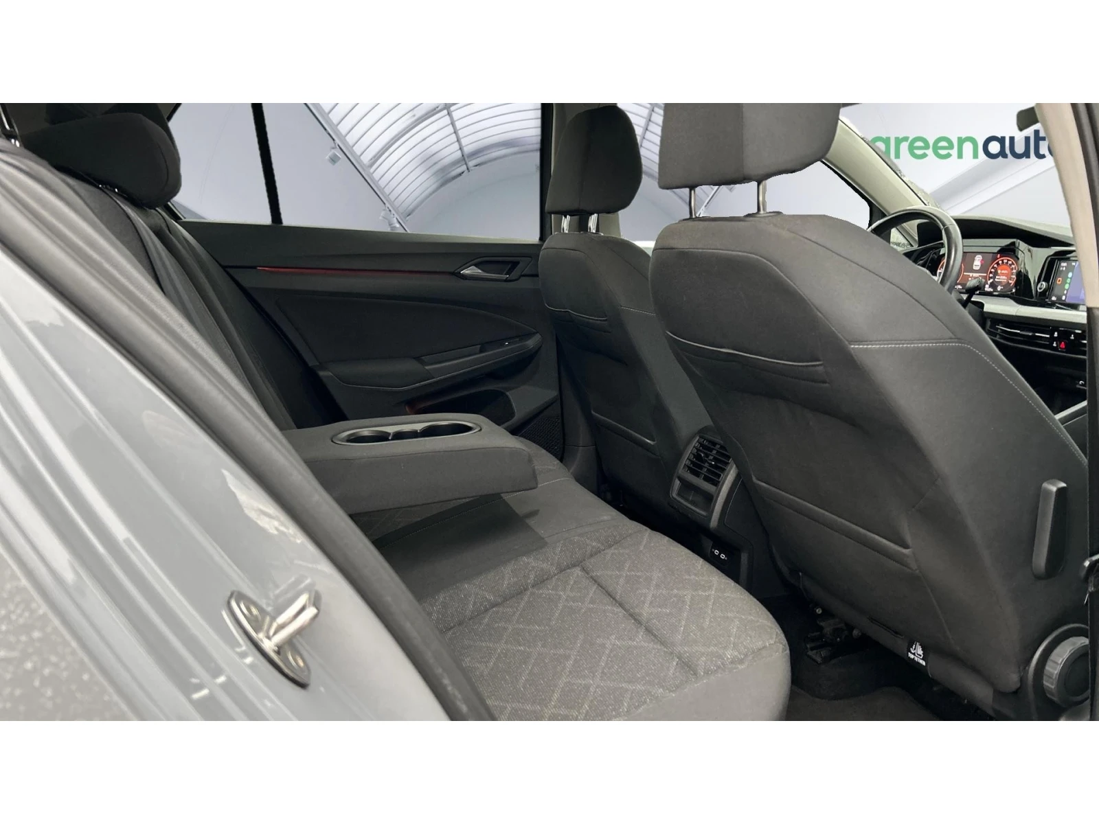 VW Golf 2.0 TDi Life M/T, Месечна вноска от 227   - изображение 10