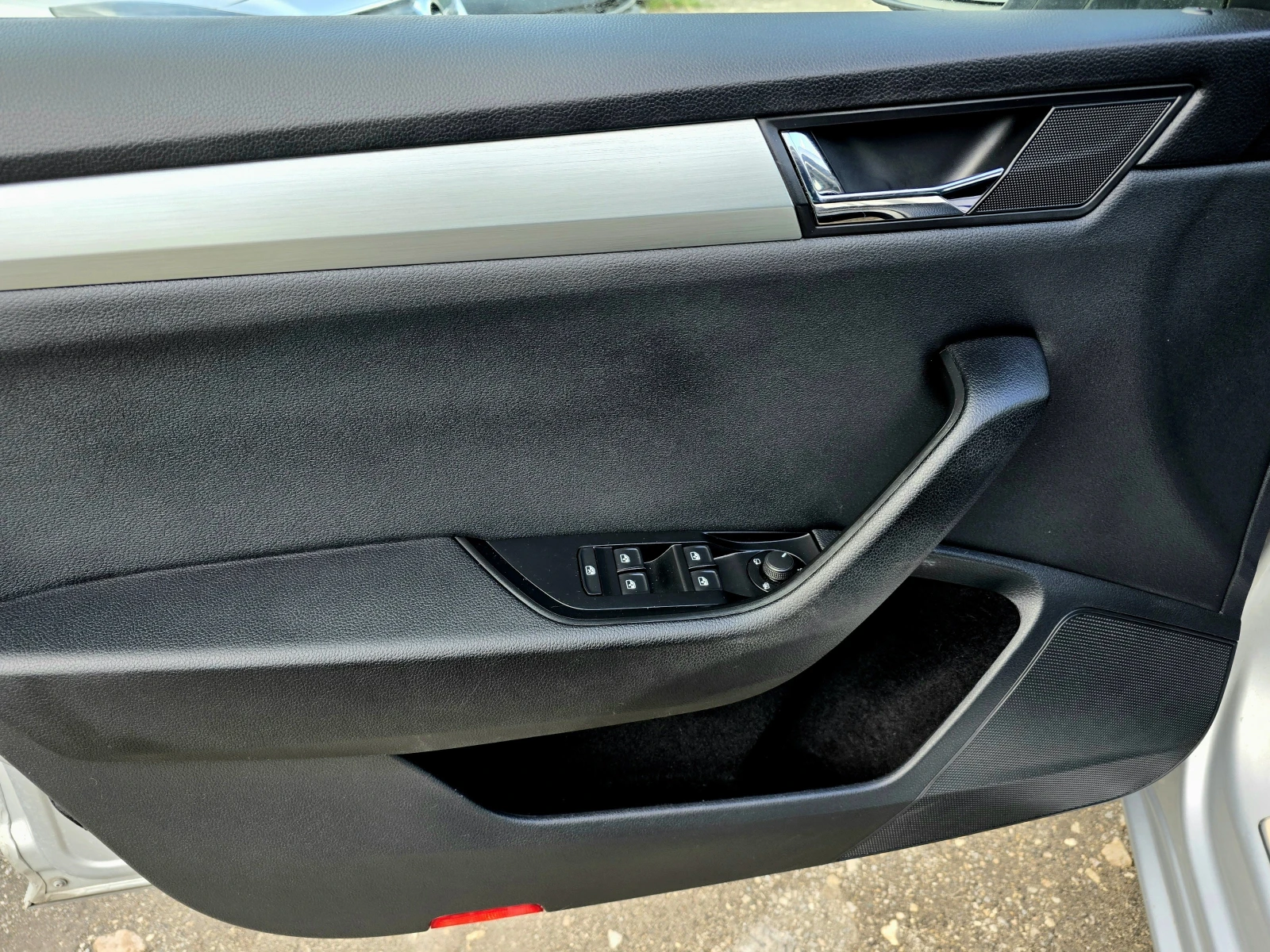 Skoda Superb DISTRONIK/2.0tdi/150hp, снимка 7 - Автомобили и джипове - 53859216