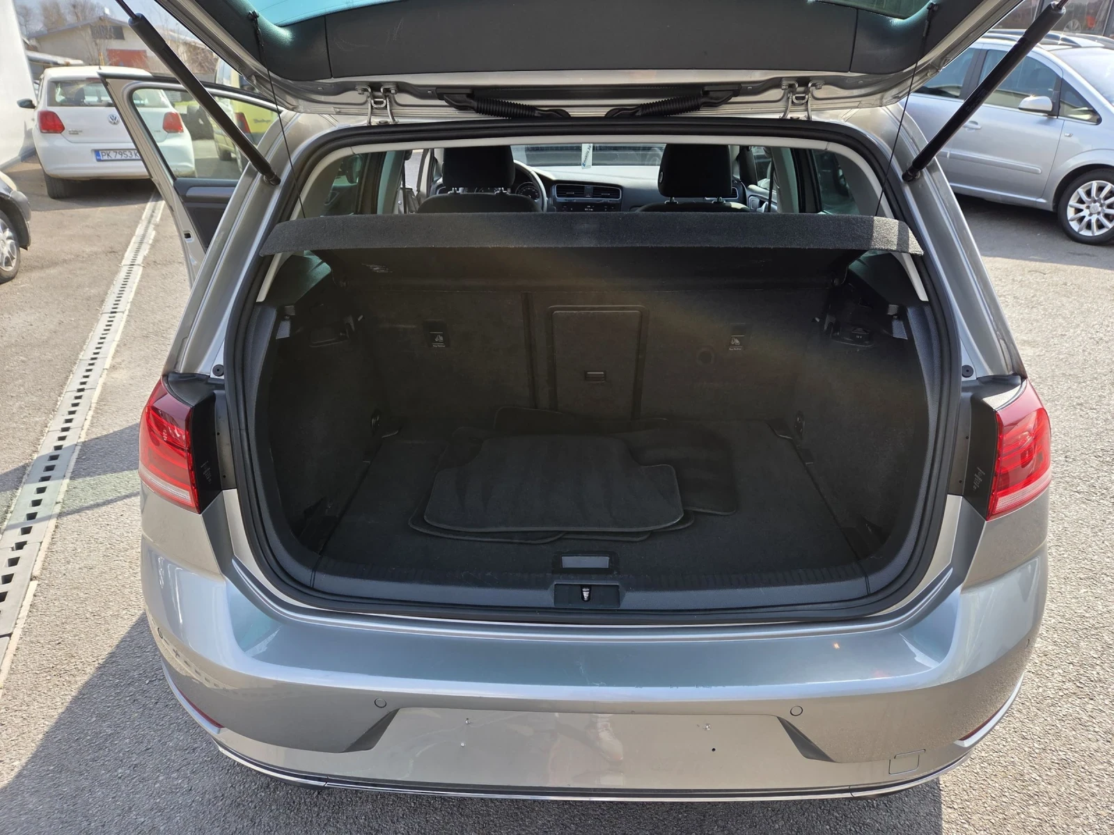 VW Golf 2017г./ 1.6tdi/ EURO 6, снимка 13 - Автомобили и джипове - 53922181