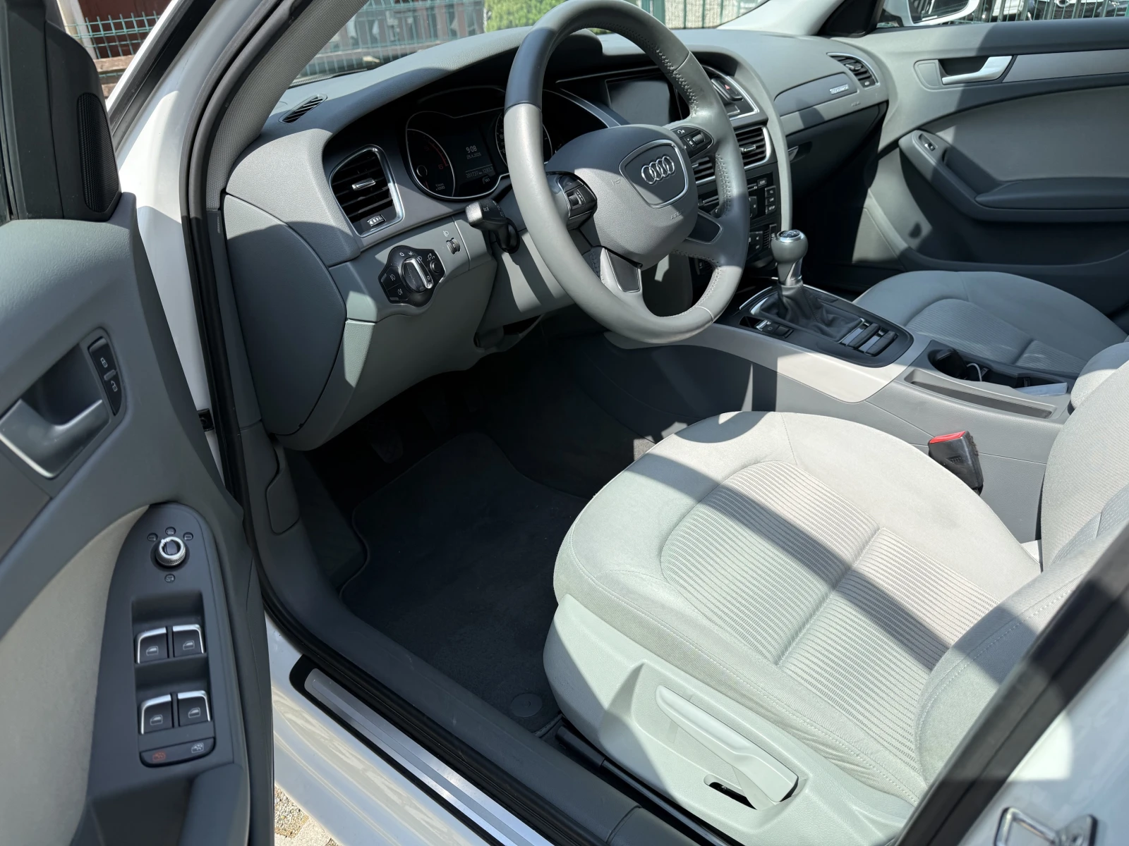 Audi A4 2.0TDI Quattro, снимка 8 - Автомобили и джипове - 54353405