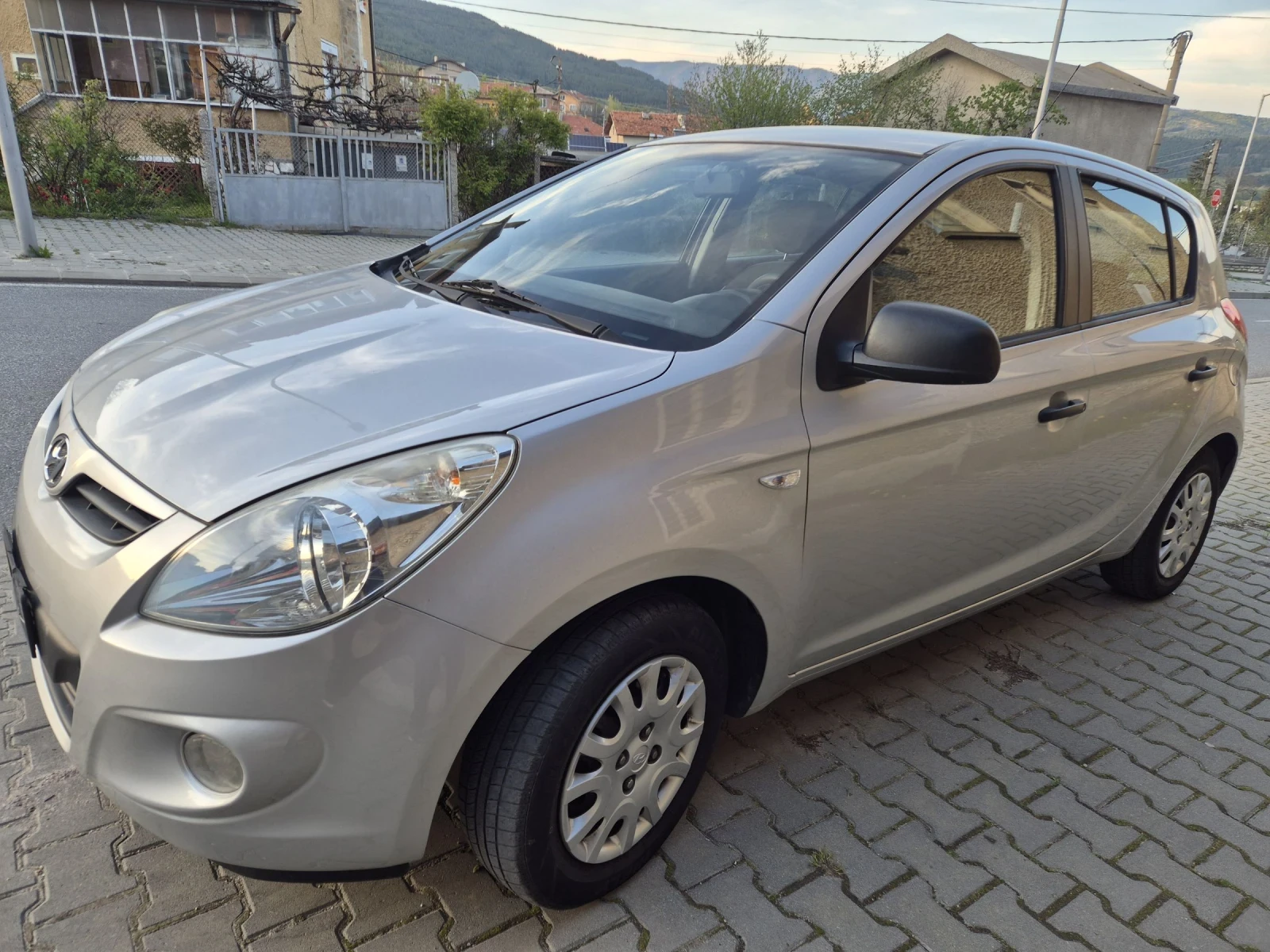 Hyundai I20 1.3i, снимка 3 - Автомобили и джипове - 54416899