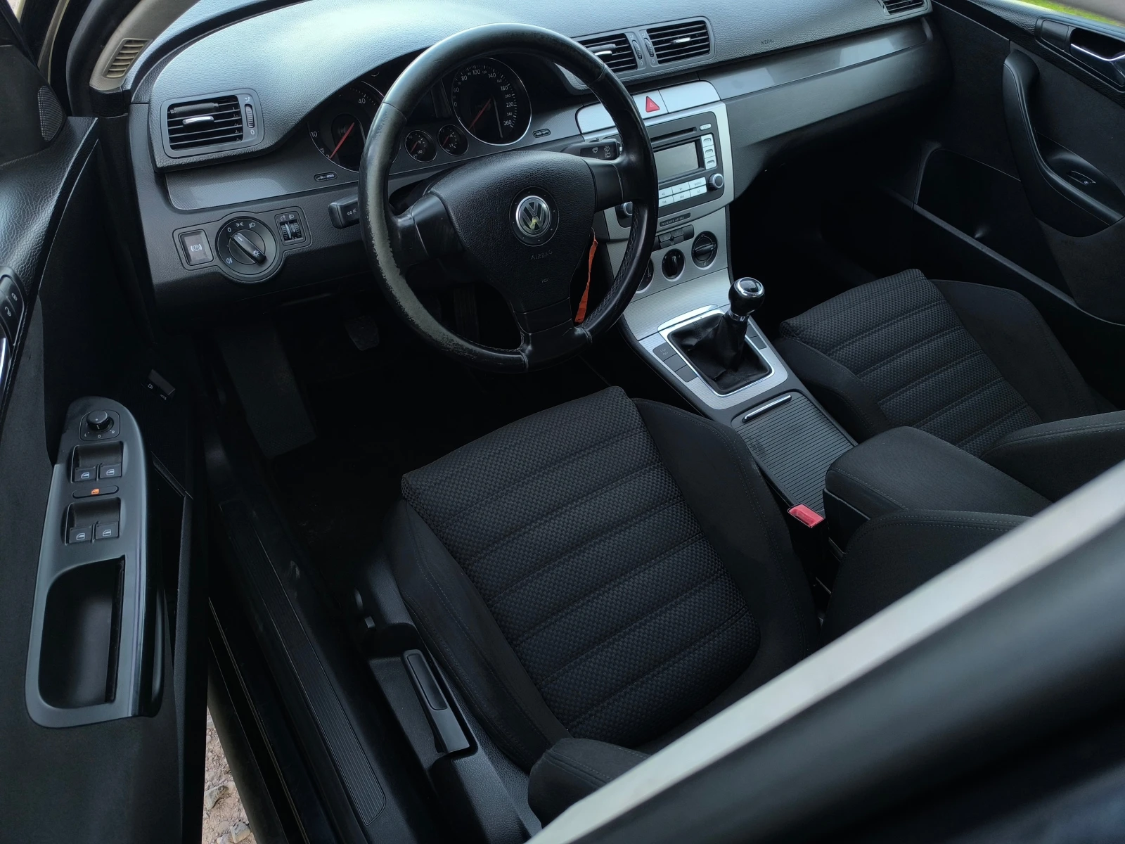 VW Passat 2.0TDI-140кс(BMP)-6 скорости-4x4-КЛИМАТИК-HIGHLINE, снимка 10 - Автомобили и джипове - 54574337