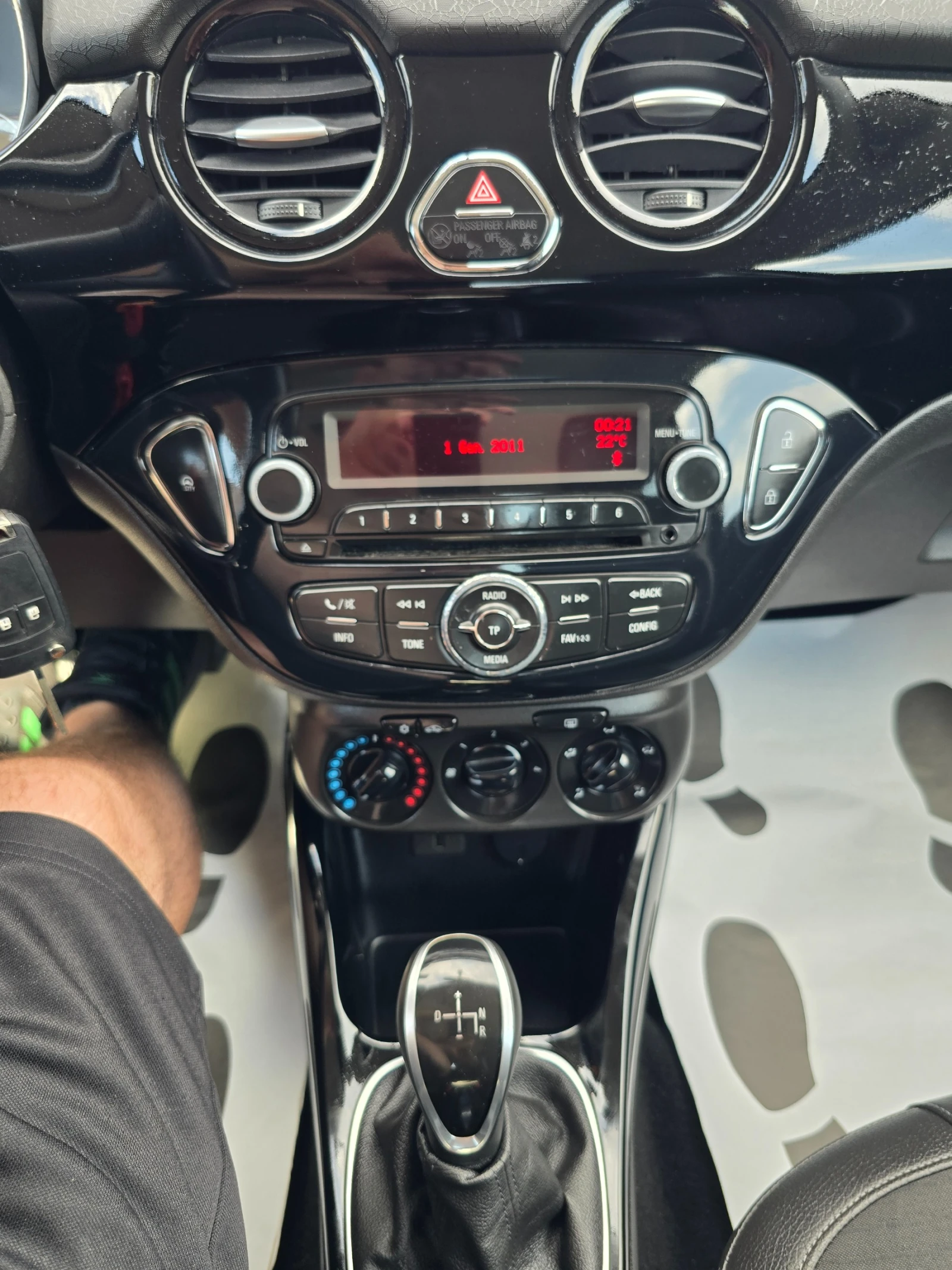 Opel Adam 1.4i-87k.c-AVTOMATIC-EURO6, снимка 16 - Автомобили и джипове - 54869274