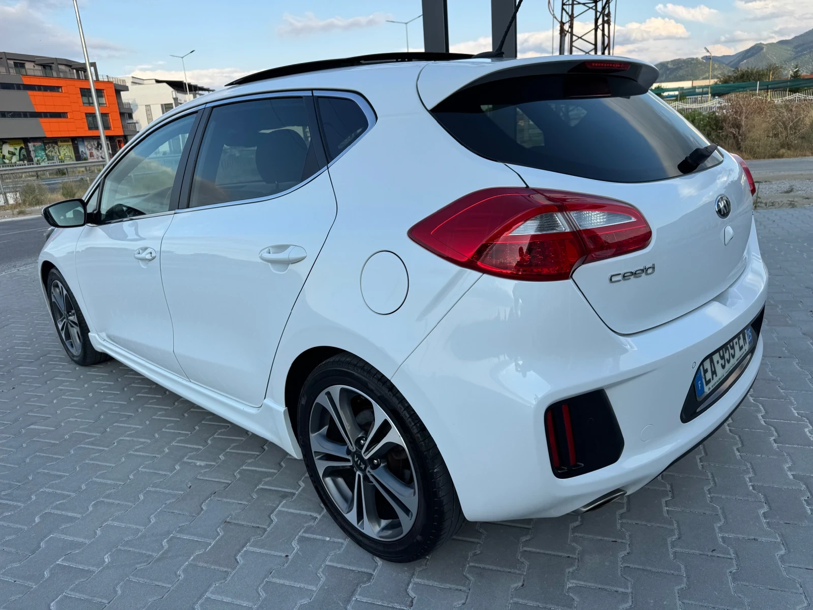Kia Ceed 1.6CRDI::GT LINE::AUTOMATIC, снимка 6 - Автомобили и джипове - 55382375