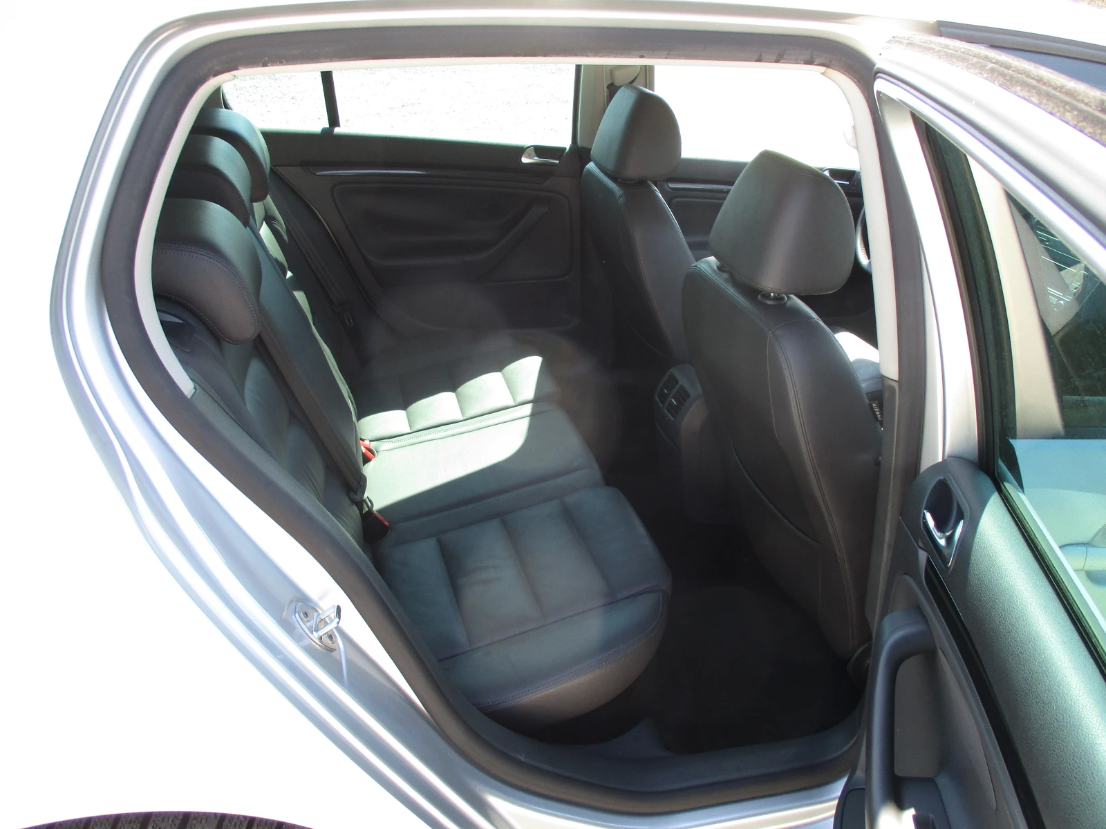 VW Golf 1.9TDI/105кс./6-СКОРОСТИ/КАТО НОВА, снимка 15 - Автомобили и джипове - 55736124