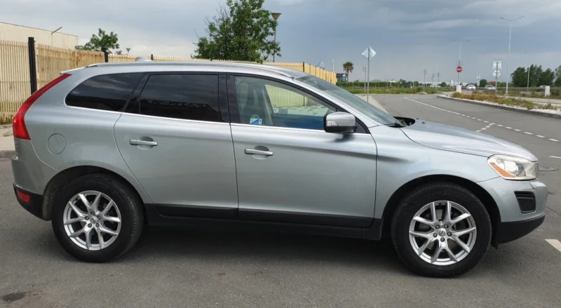 Volvo XC60 Ocean Race, снимка 2 - Автомобили и джипове - 51948772