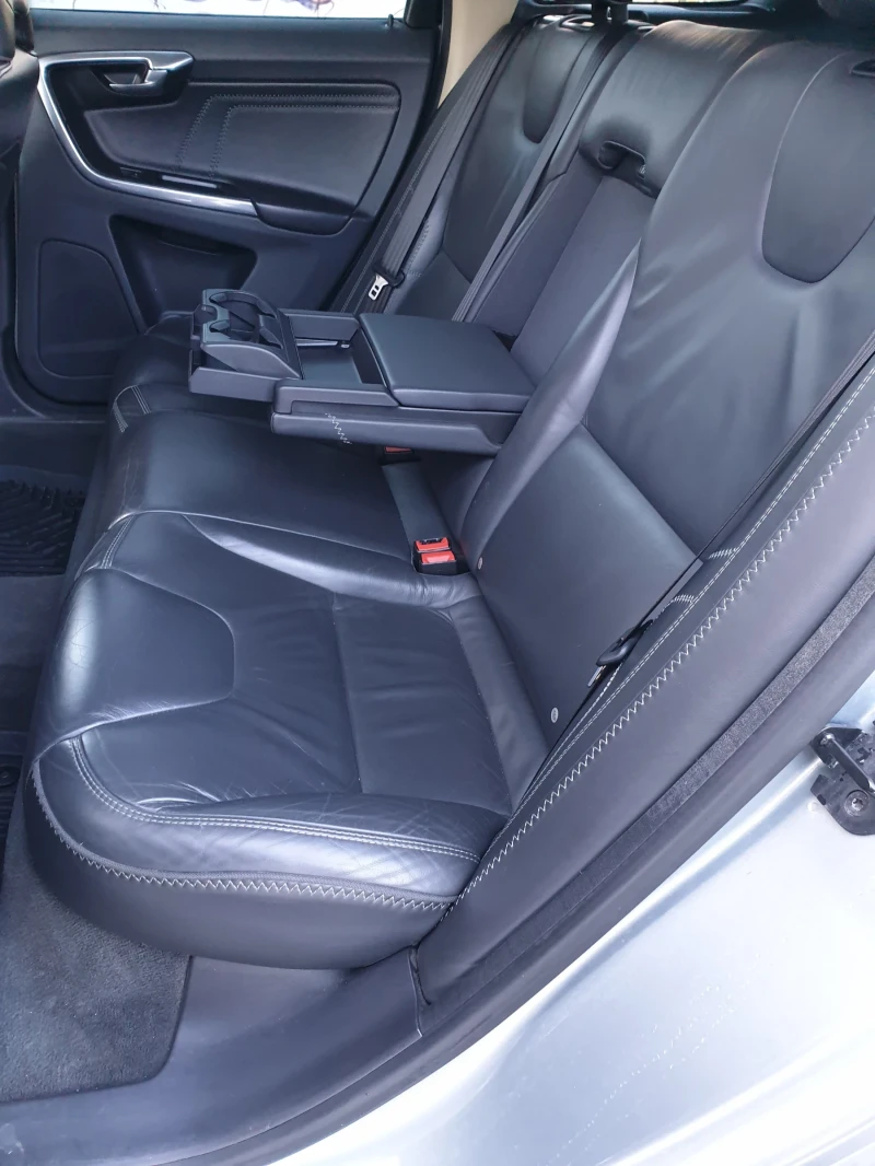 Volvo XC60 Ocean Race, снимка 16 - Автомобили и джипове - 51948772