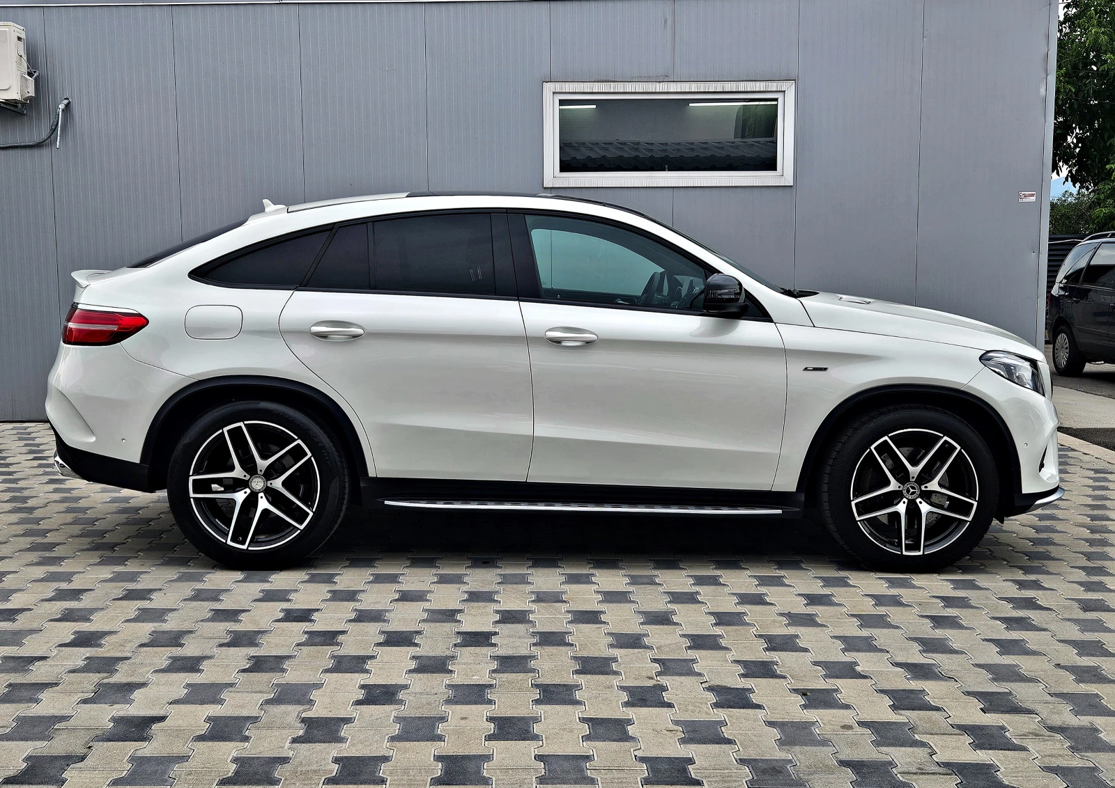 Mercedes-Benz GLE 43 AMG GERMANY/PANO/CAMERA/CAR PLAY/AMBIENT/ПОДГРЕВ/LIZIN - изображение 4