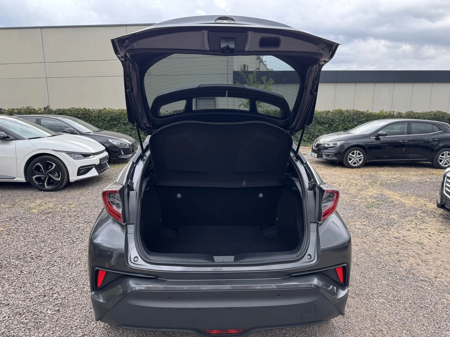 Toyota C-HR 1.8HSD Trend, 98к.с. - изображение 6
