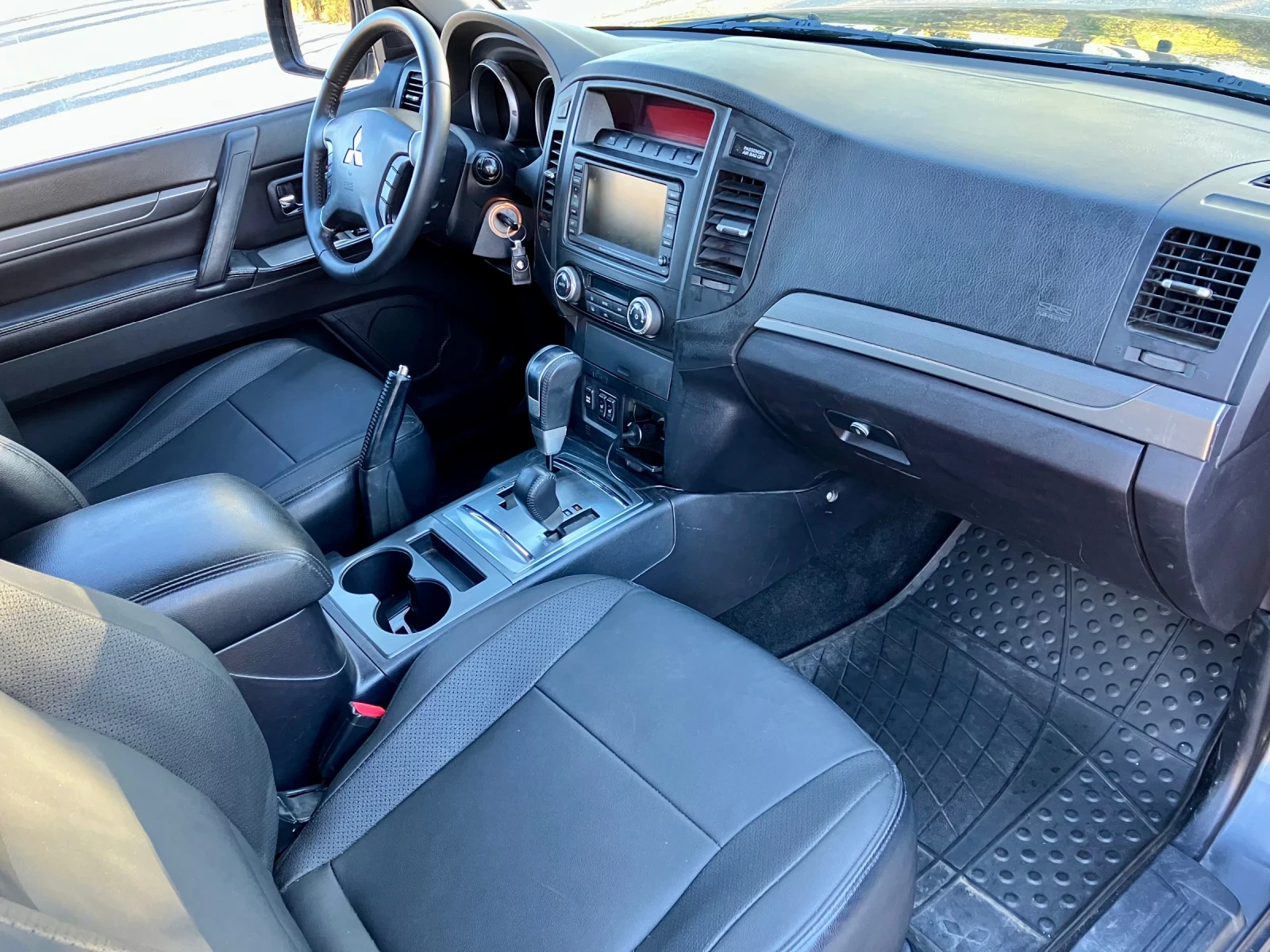 Mitsubishi Pajero 3.2 DID AUTO - изображение 10