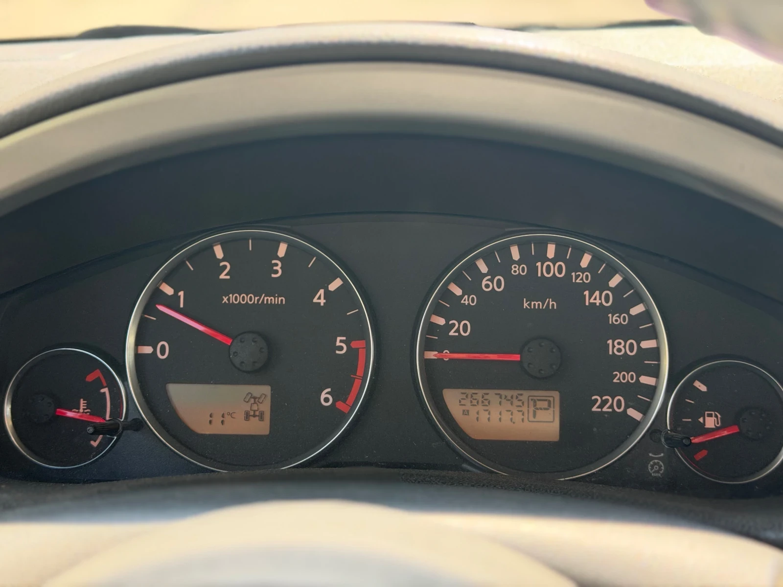 Nissan Pathfinder, снимка 7 - Автомобили и джипове - 54121494