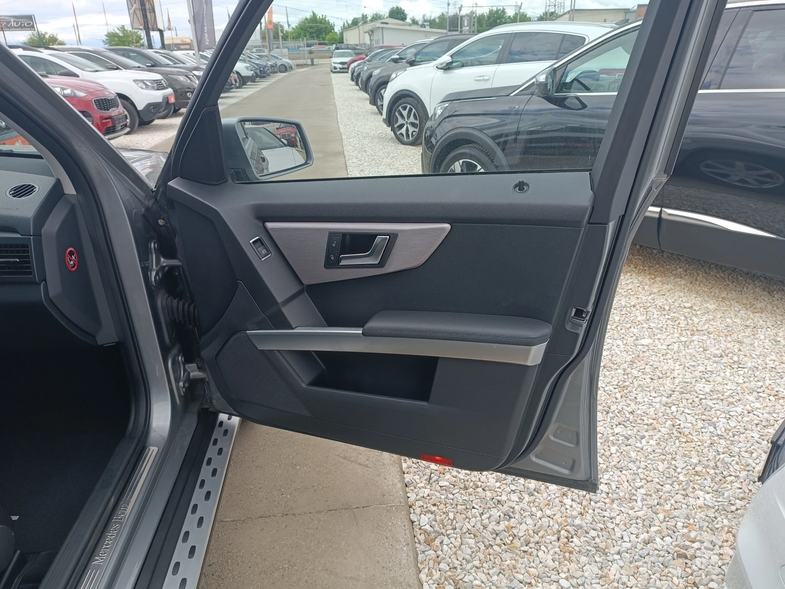 Mercedes-Benz GLK 350CDI-LED/NAVI/PANORAMA/PODGREV/7 Gtronic, снимка 10 - Автомобили и джипове - 54652053