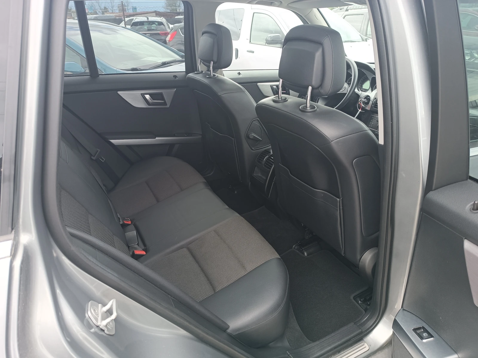 Mercedes-Benz GLK 350CDI-LED/NAVI/PANORAMA/PODGREV/7 Gtronic, снимка 7 - Автомобили и джипове - 54652053