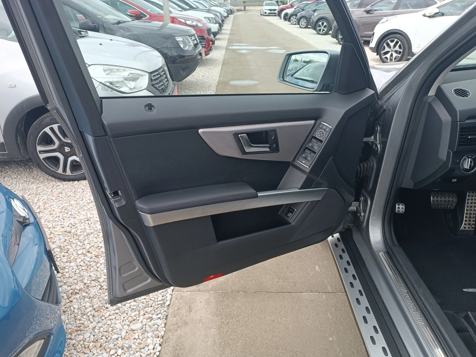 Mercedes-Benz GLK 350CDI-LED/NAVI/PANORAMA/PODGREV/7 Gtronic, снимка 15 - Автомобили и джипове - 54652053
