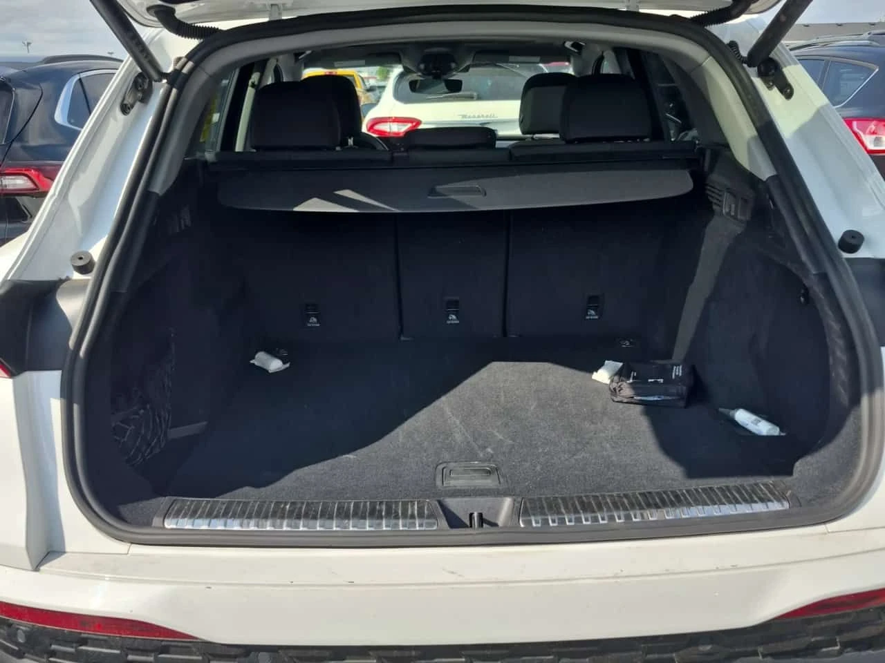 Audi Q5  PROGRESSIV / 360 / DISTRONIC / PANO, снимка 14 - Автомобили и джипове - 54813835