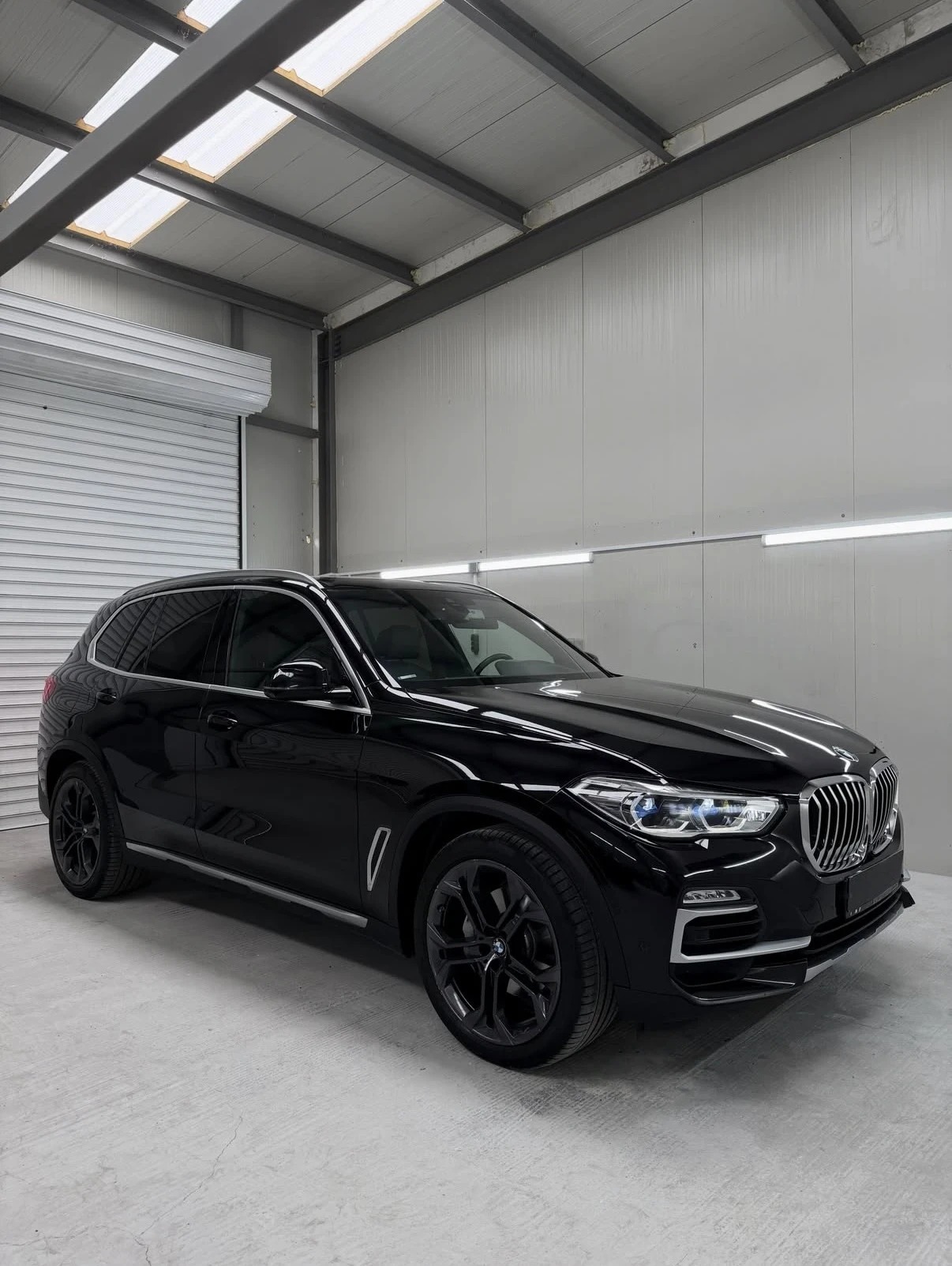 BMW X5 xDrive40i | 7 места | Sky Lounge | Swarovski, снимка 2 - Автомобили и джипове - 56134491