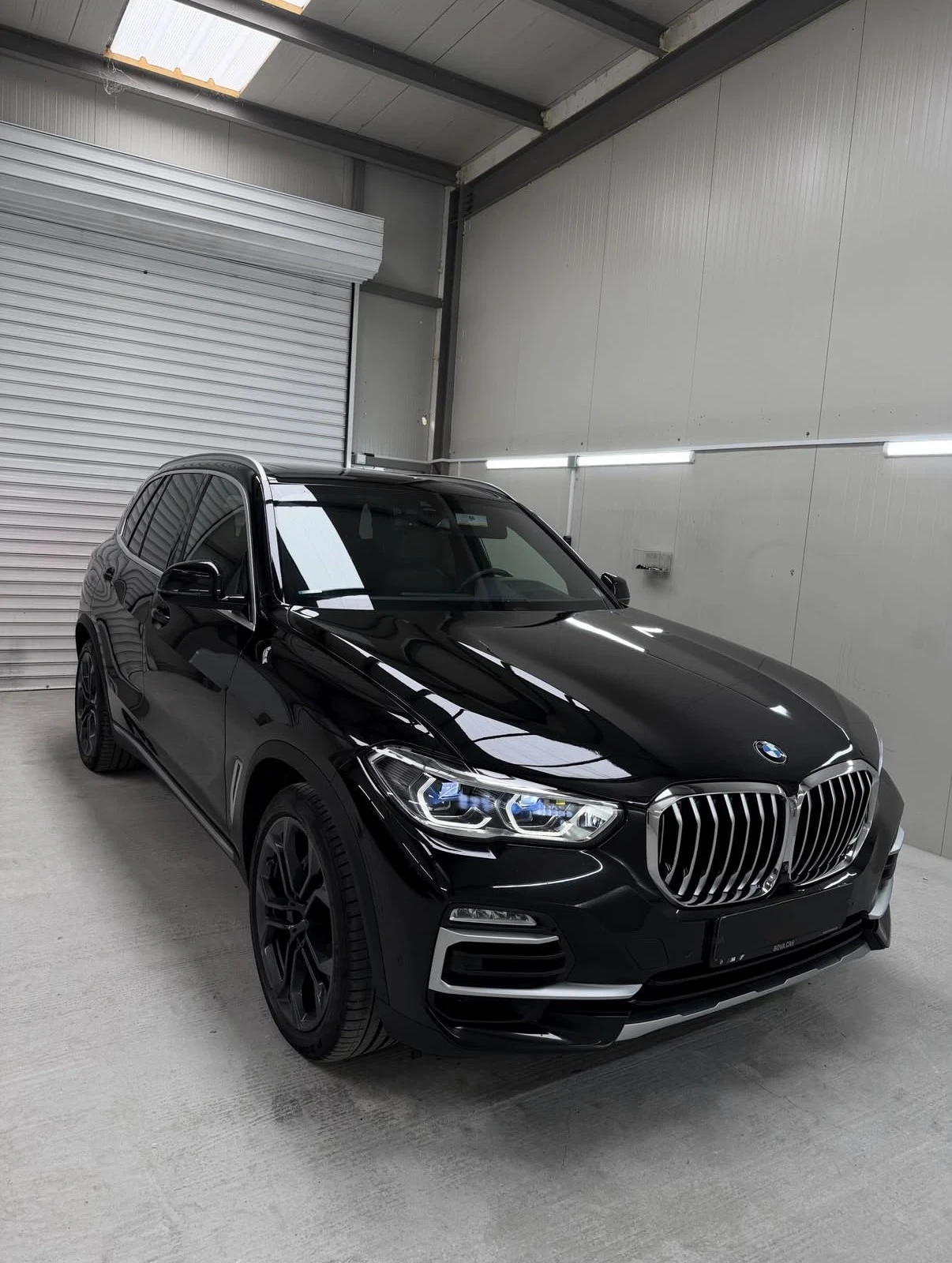 BMW X5 xDrive40i | 7 места | Sky Lounge | Swarovski