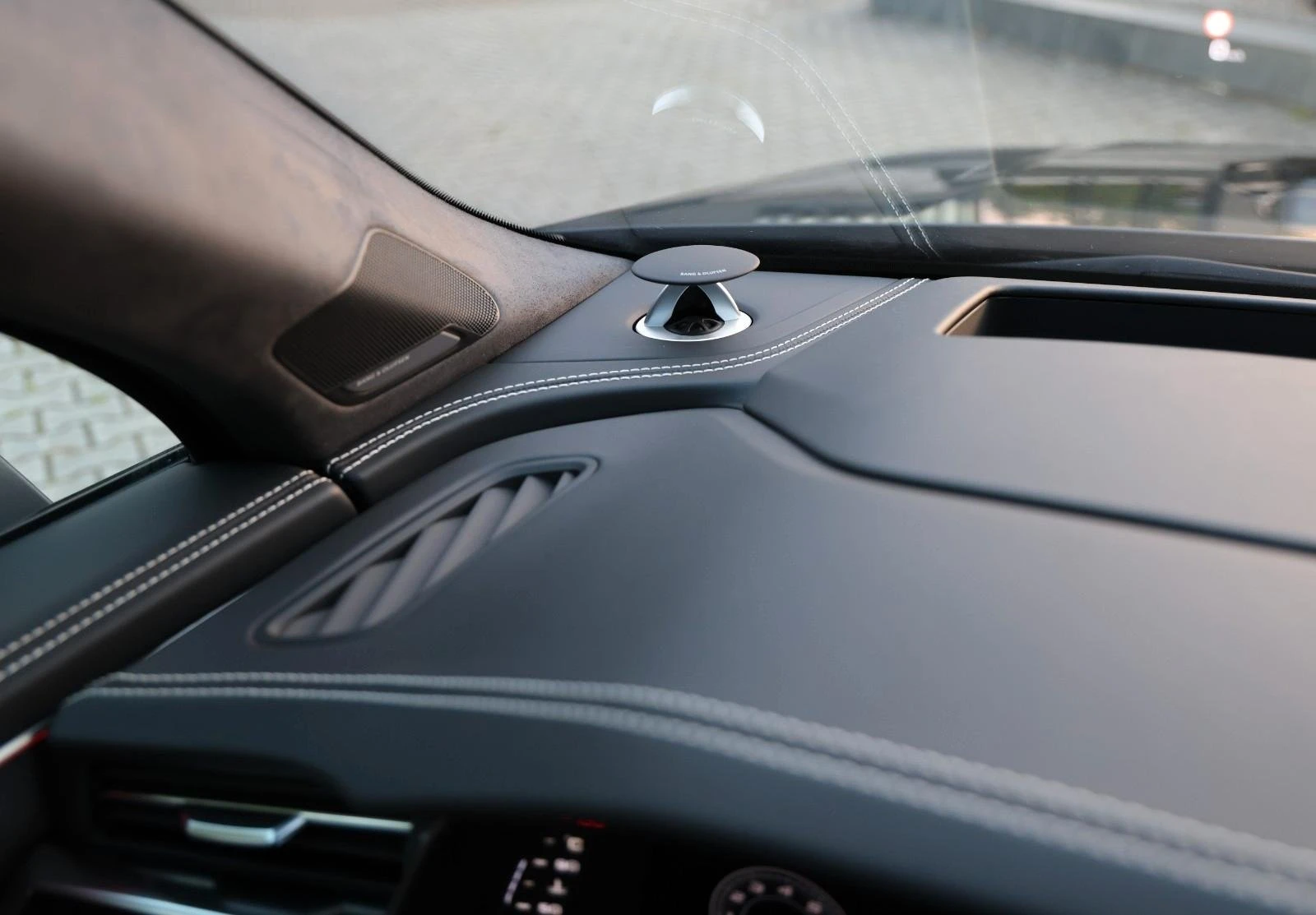 Audi SQ7 EXCLUSIVE / CERAMIC / BLACK OPTIC / HUD / MATRIX /, снимка 8 - Автомобили и джипове - 56098722