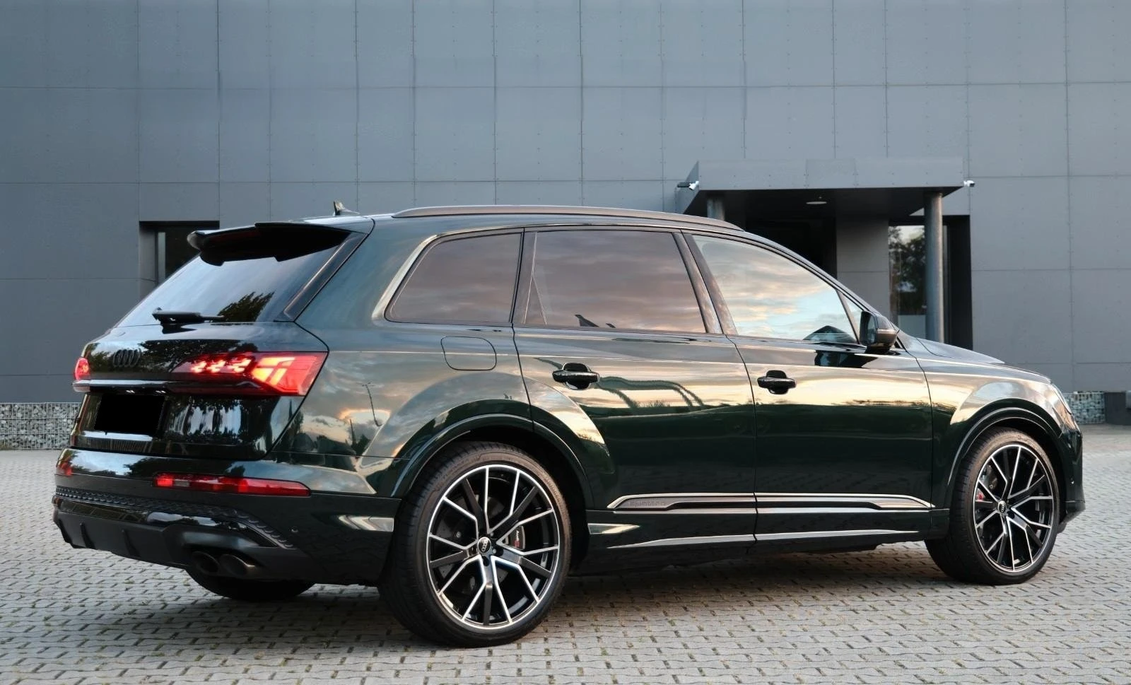 Audi SQ7 EXCLUSIVE / CERAMIC / BLACK OPTIC / HUD / MATRIX /, снимка 4 - Автомобили и джипове - 56098722