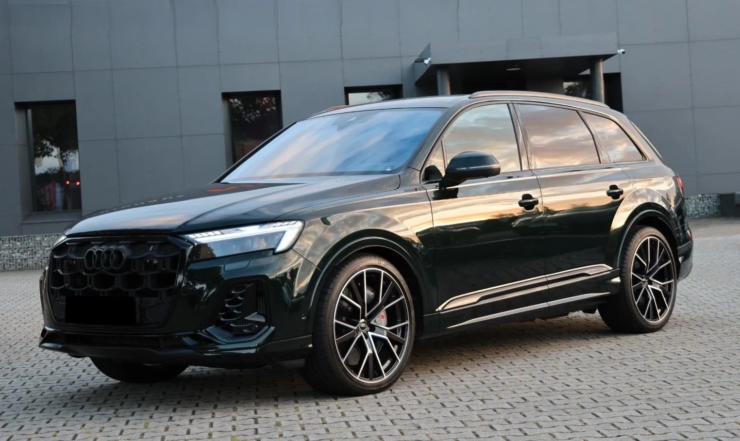 Audi SQ7 EXCLUSIVE / CERAMIC / BLACK OPTIC / HUD / MATRIX /, снимка 2 - Автомобили и джипове - 56098722